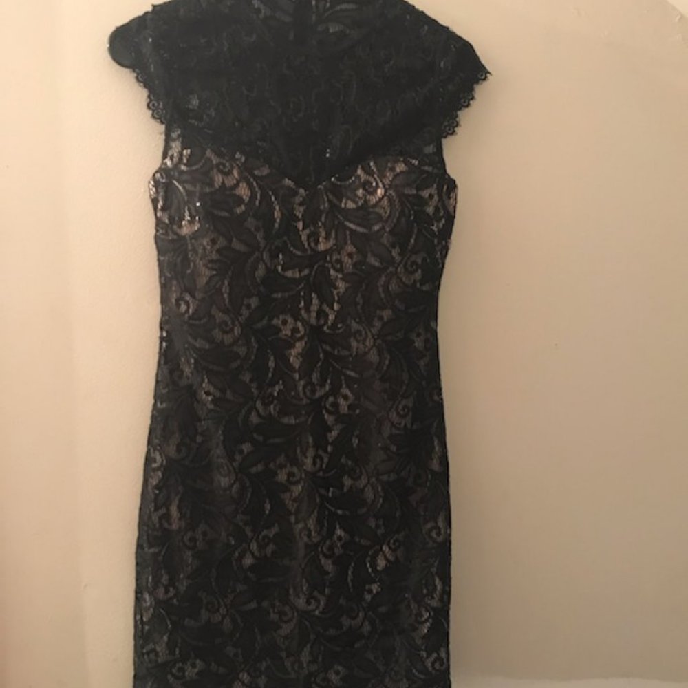 🎃Beautiful Black Lace and Sequined Formal Cap Sleeve Dress